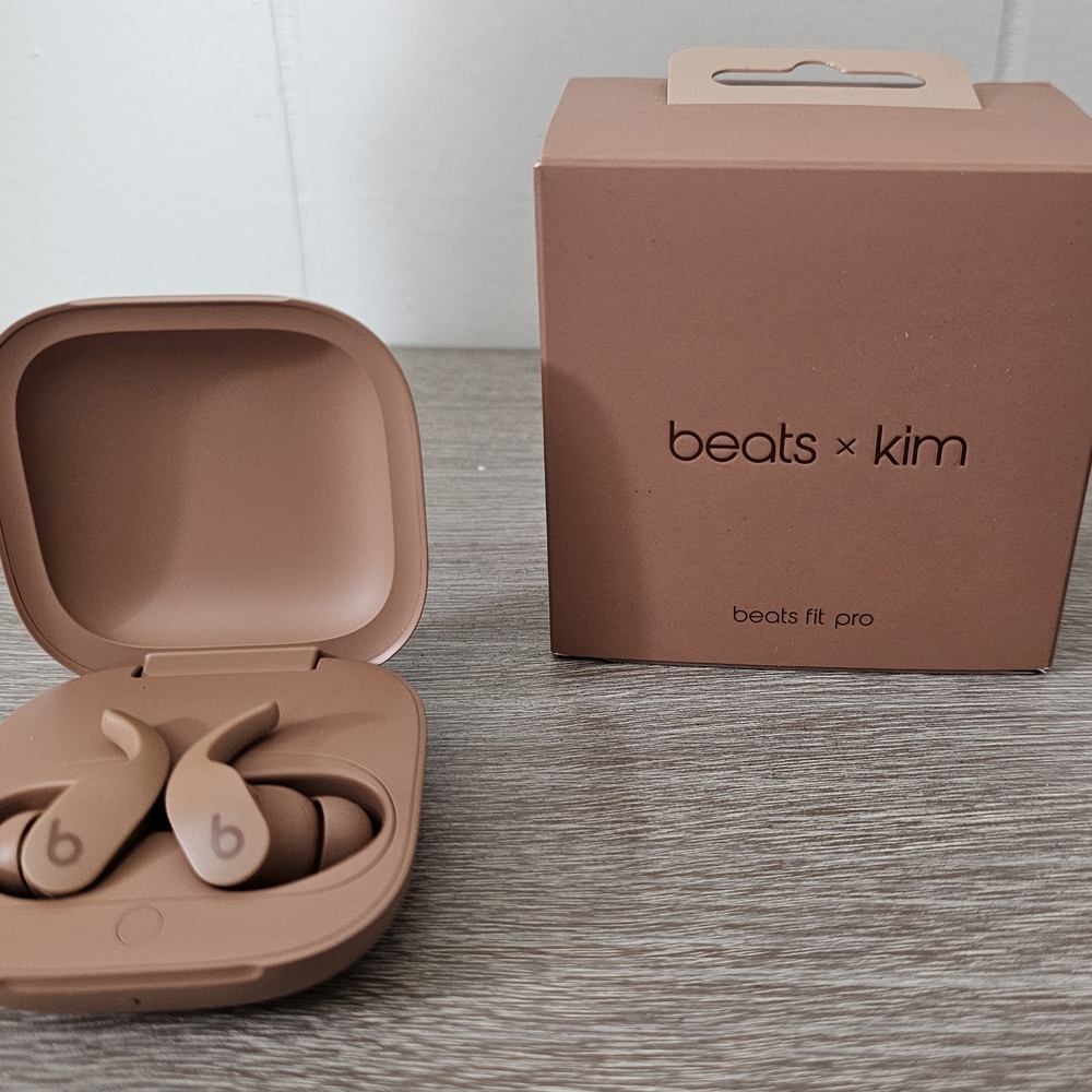 Beats by Dre Fit Pro Earbuds - Brown